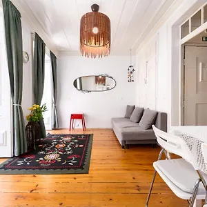 Apartment Crooked House Alfama, Lisbon
